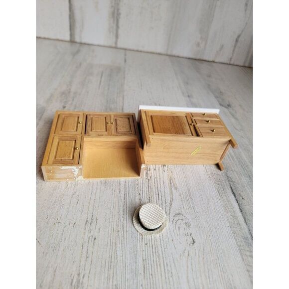 Miniature dollhouse dresser cabinet sets hat accessories - Picture 9 of 10